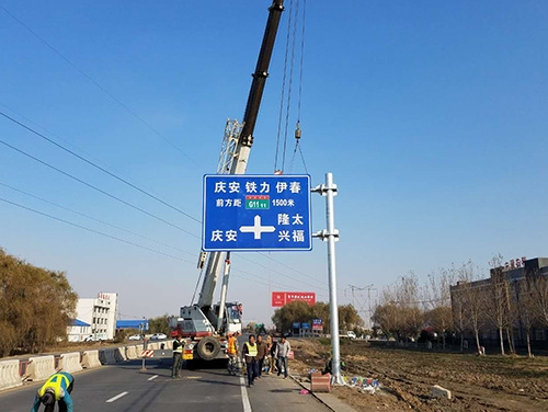 昆明昆明道路护栏网网片该如何进行正确的选购呢？